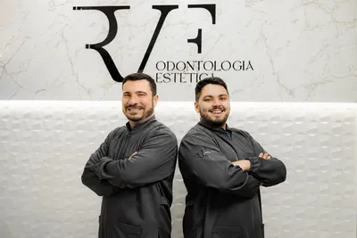 Dr. Ricardo Rodrigues e Dr. Vinicius Rodrigues, responsáveis pelos casos de implante na RVF Odontologia Estética